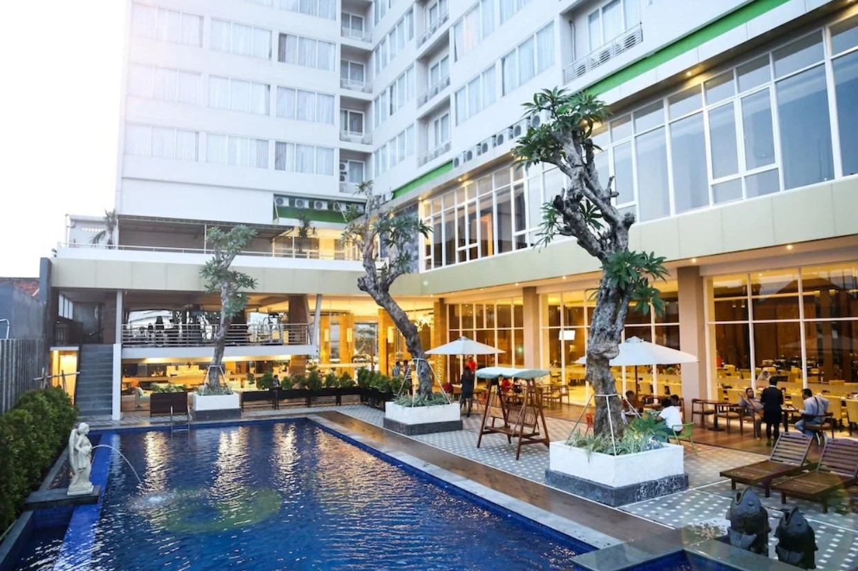 Hotel-Dekat-Simpang-Lima-Semarang-Yang-Ada-Kolam-Renang